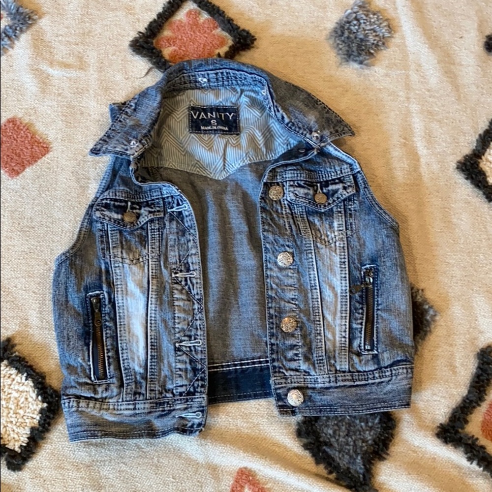adorable jean jacket !